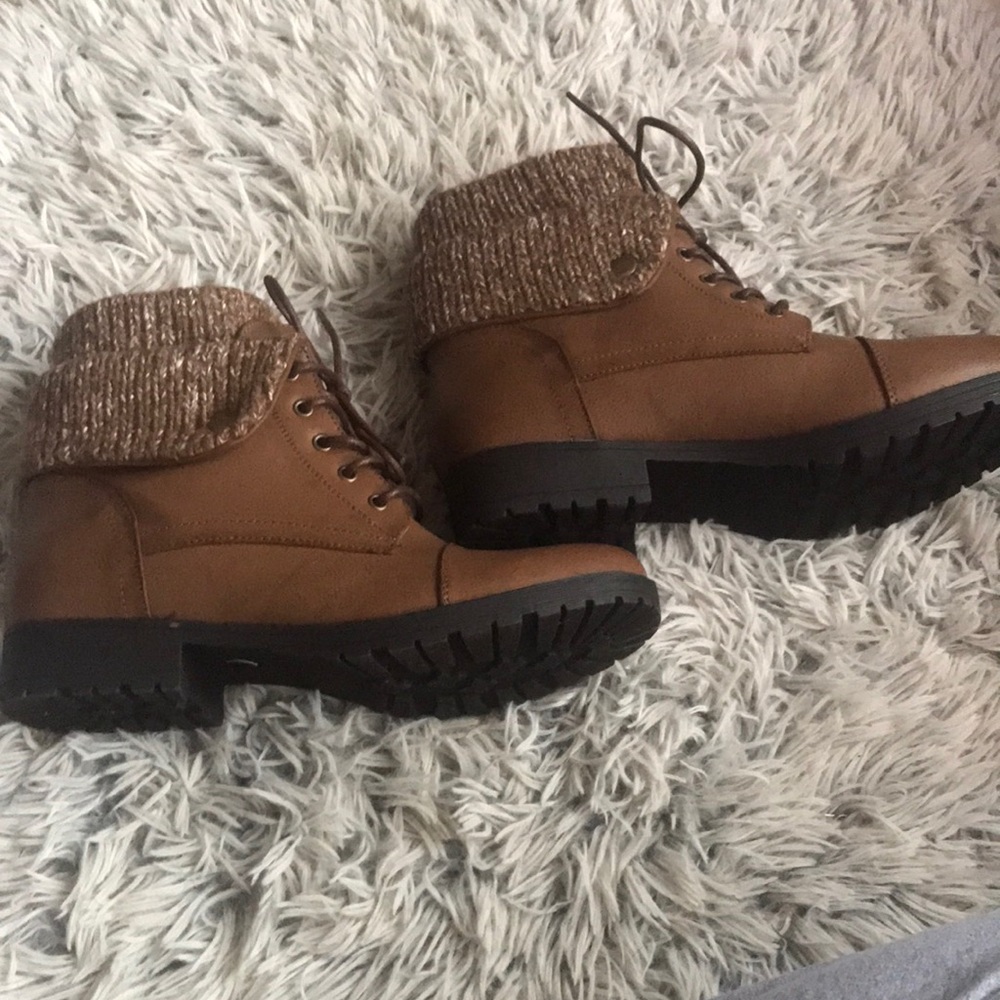 Jessica Cline brown boots size 10